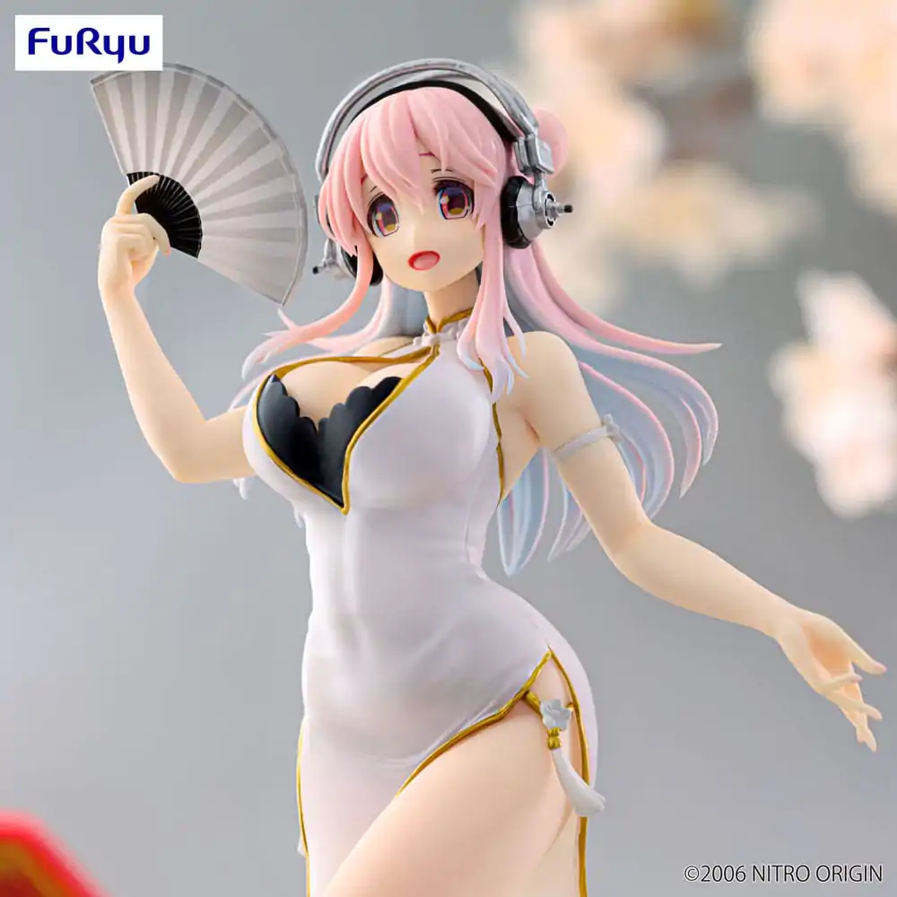 Super Sonico Trio-Try-iT PVC Socha White China Dress Ver. 21 cm fotografii produktu