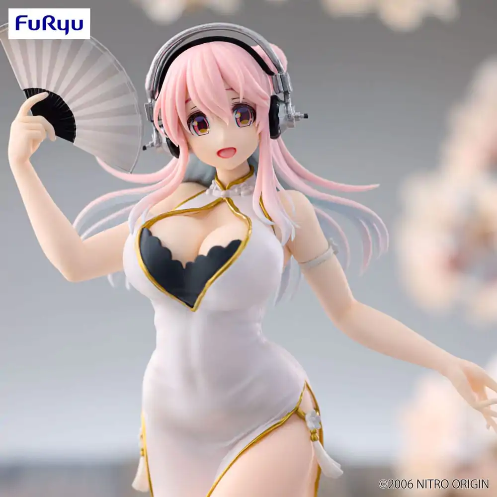 Super Sonico Trio-Try-iT PVC Socha White China Dress Ver. 21 cm fotografii produktu