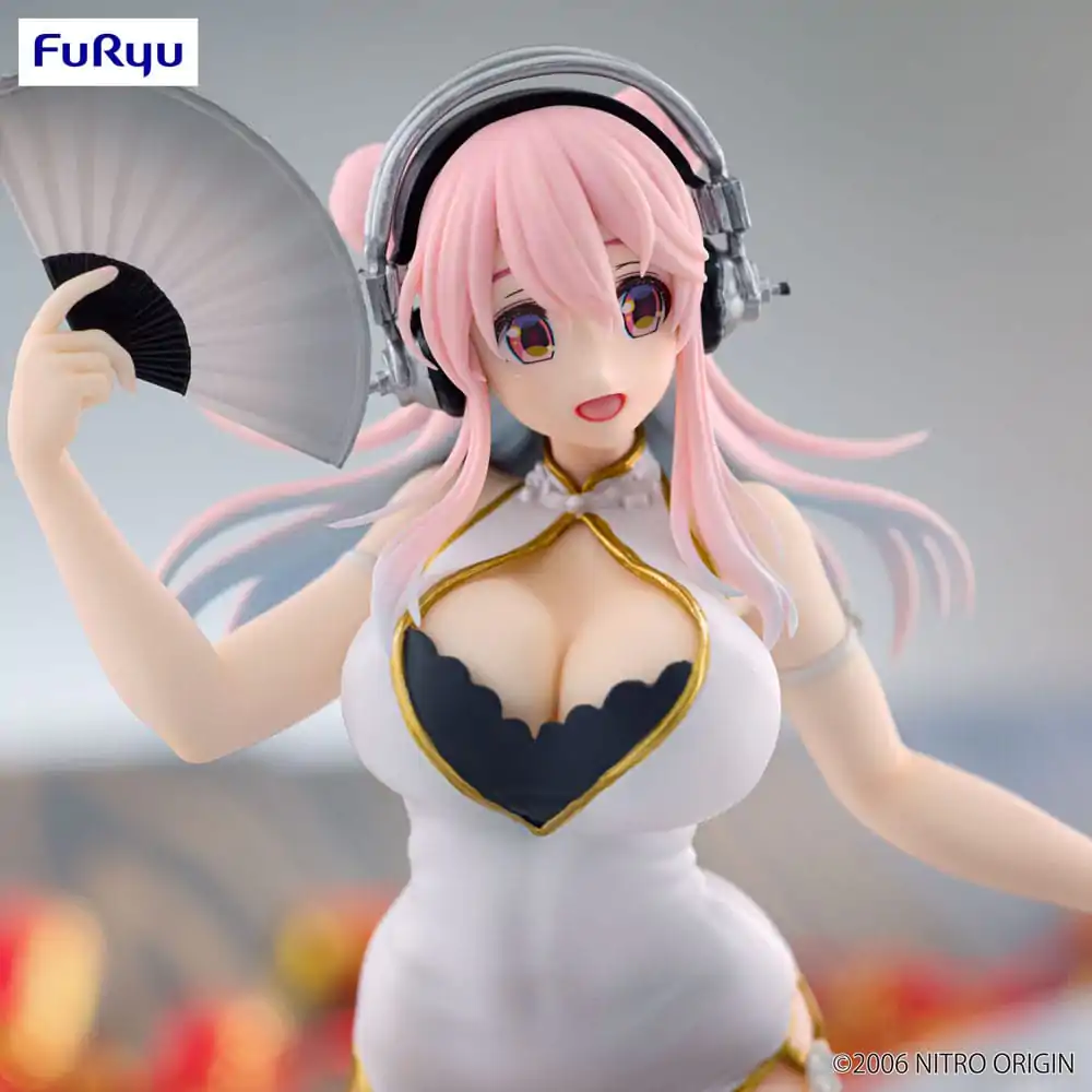 Super Sonico Trio-Try-iT PVC Socha White China Dress Ver. 21 cm fotografii produktu