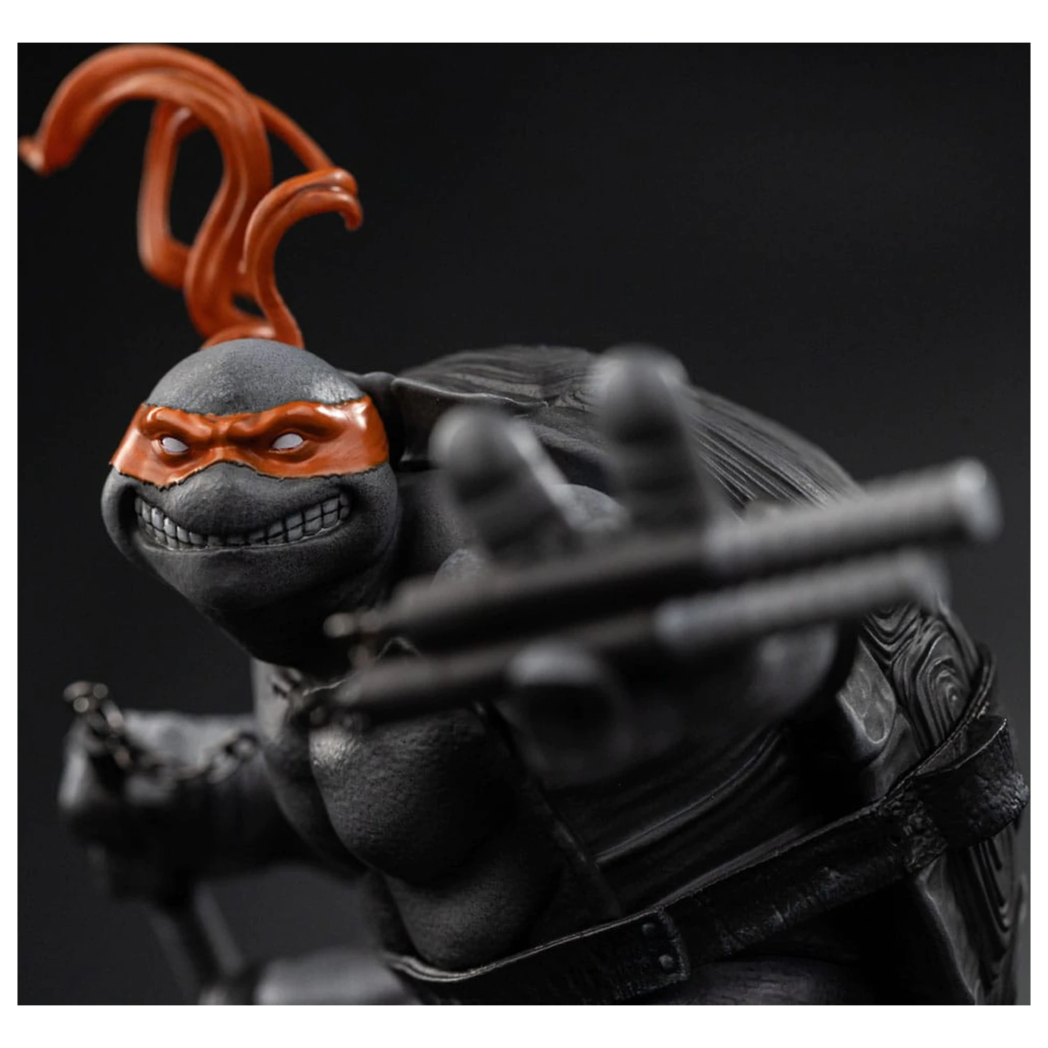 Teenage Mutant Ninja Turtles Socha Art Scale 1/10 Michelangelo Black and White Variant 26 cm fotografii produktu