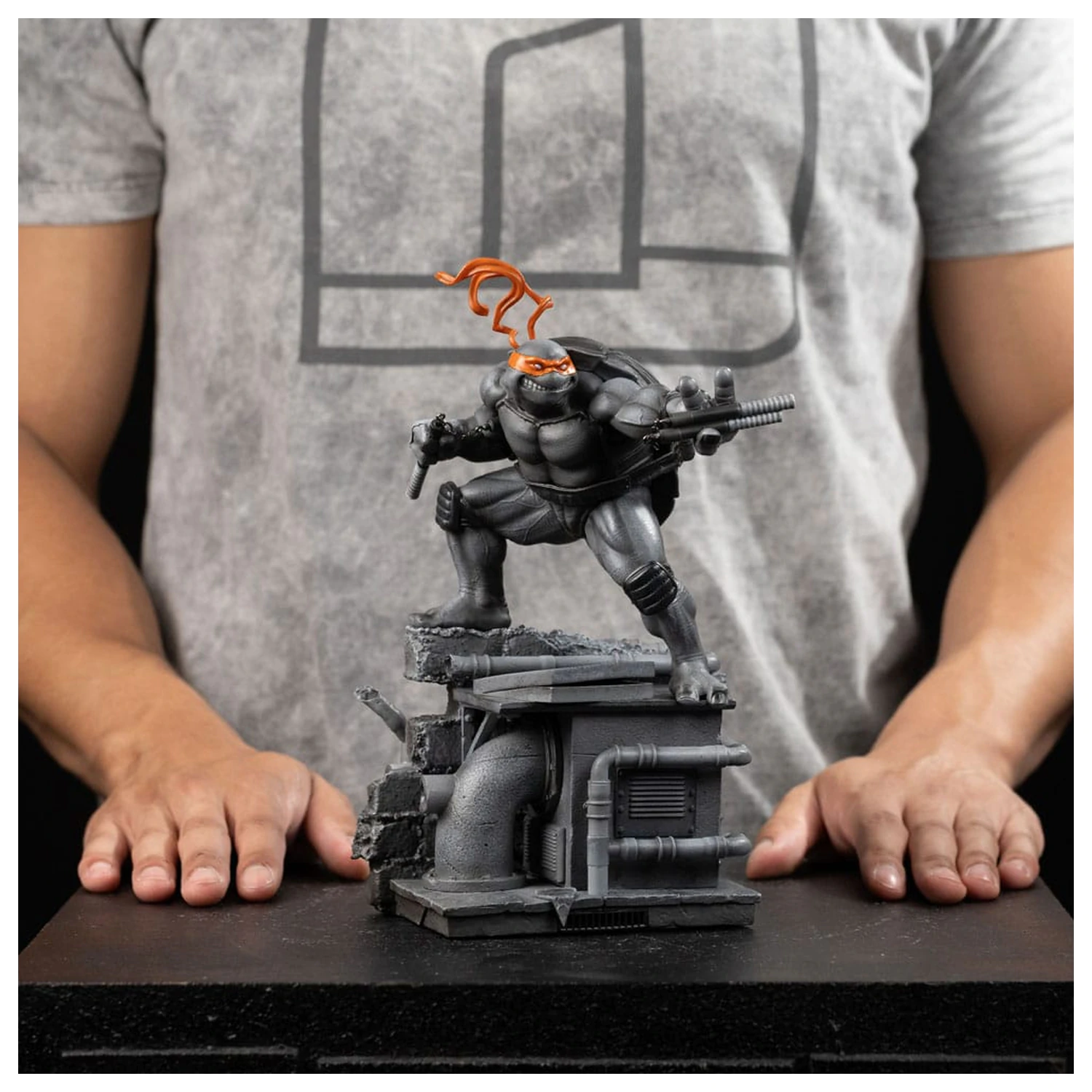 Teenage Mutant Ninja Turtles Socha Art Scale 1/10 Michelangelo Black and White Variant 26 cm fotografii produktu