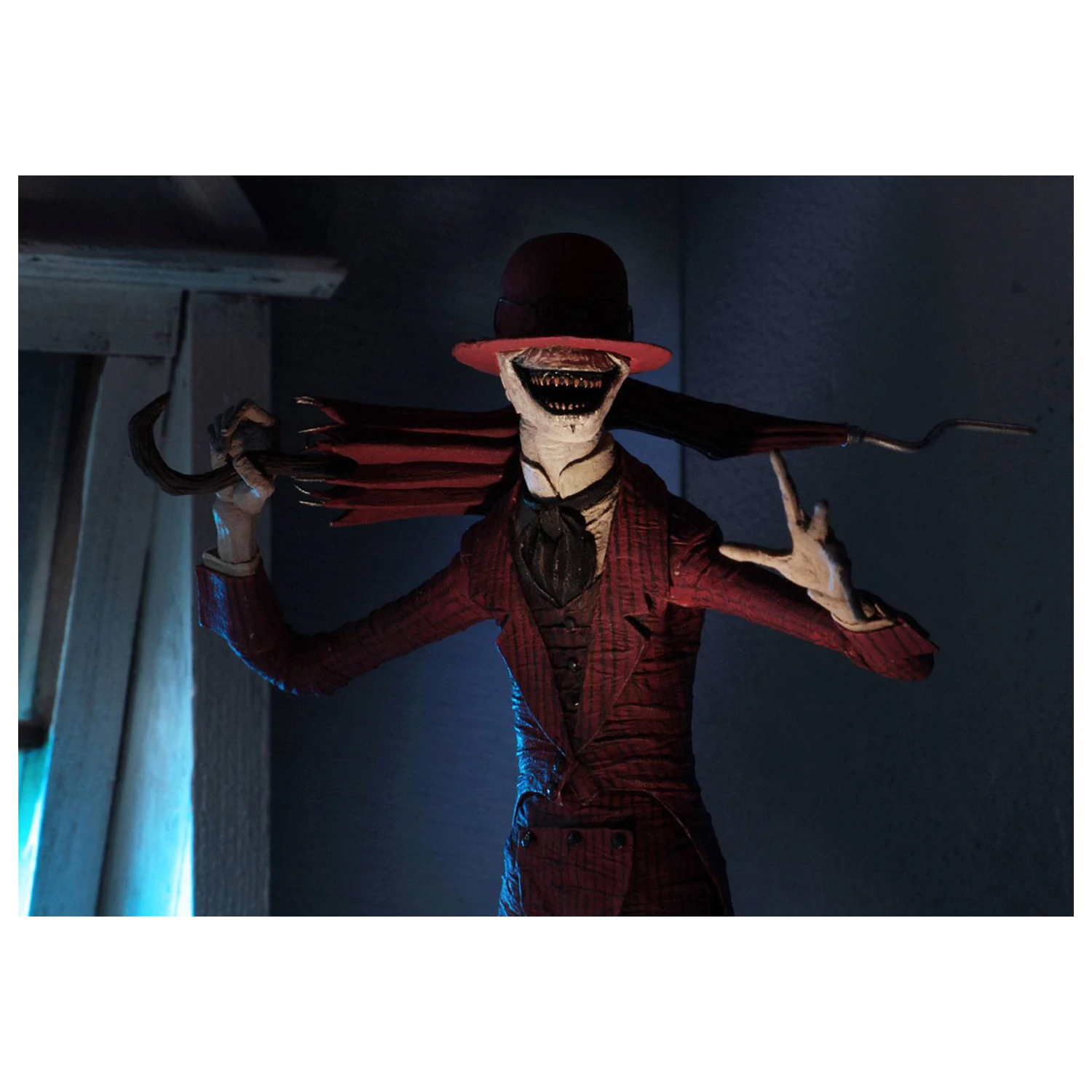 The Conjuring Universe akční figurka Ultimate Crooked Man 23 cm fotografii produktu