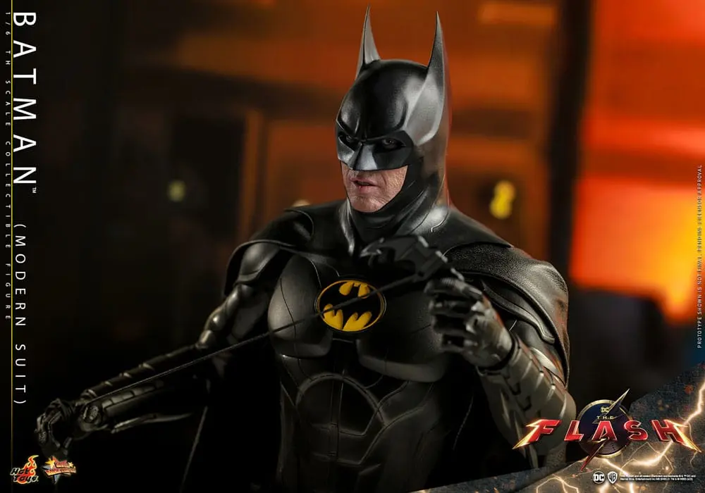 The Flash Movie Masterpiece akční figurka 1/6 Batman (Modern Suit) 30 cm fotografii produktu