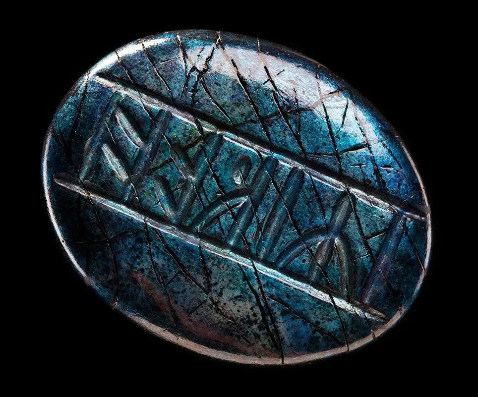 The Hobbit The Desolation of Smaug Prop Replica Kili's Rune Stone - replika runového kamene fotografii produktu