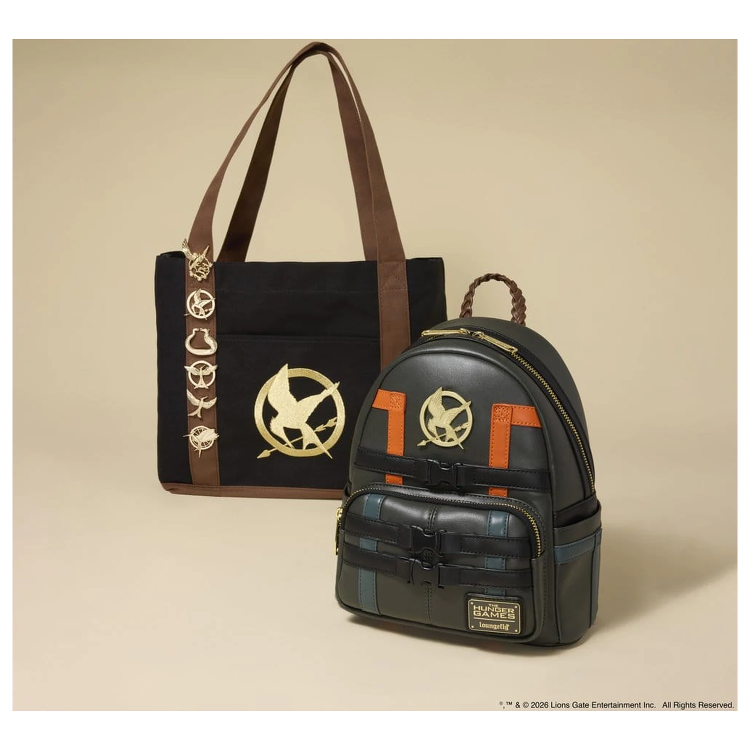 The Hunger Games by Loungefly Kabela District 12 fotografii produktu