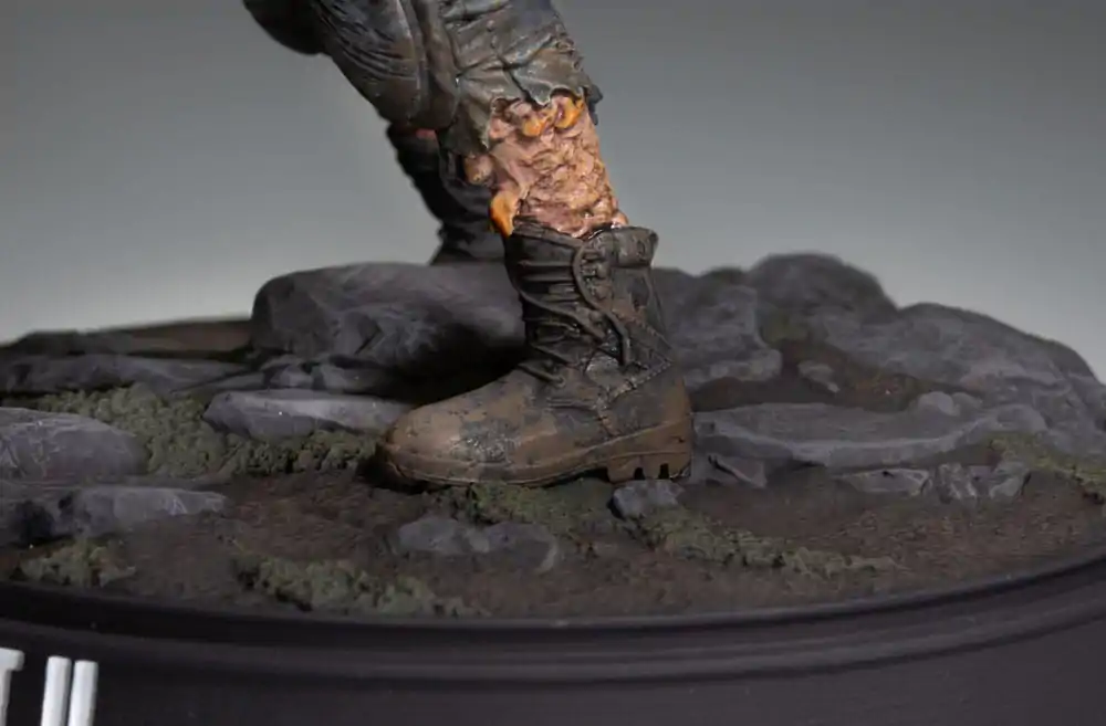 The Last of Us Part II PVC Socha Ellie s lukem 22 cm fotografii produktu
