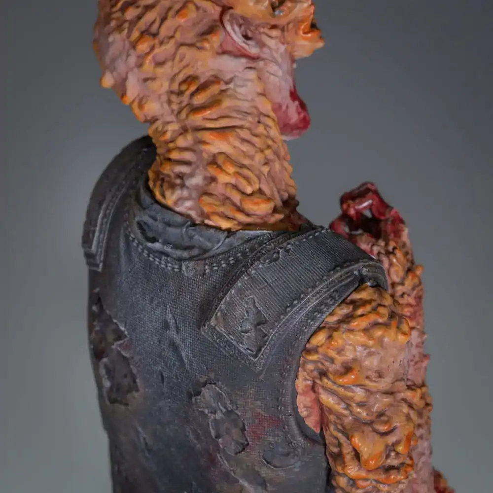 The Last of Us Part II PVC Socha Ellie s lukem 22 cm fotografii produktu