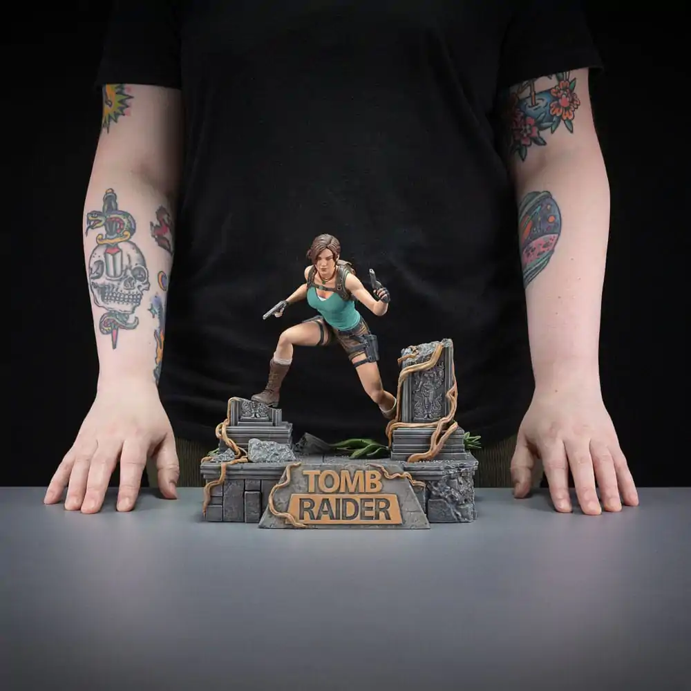 Tomb Raider PVC Soška Lara Croft 24 cm fotografii produktu