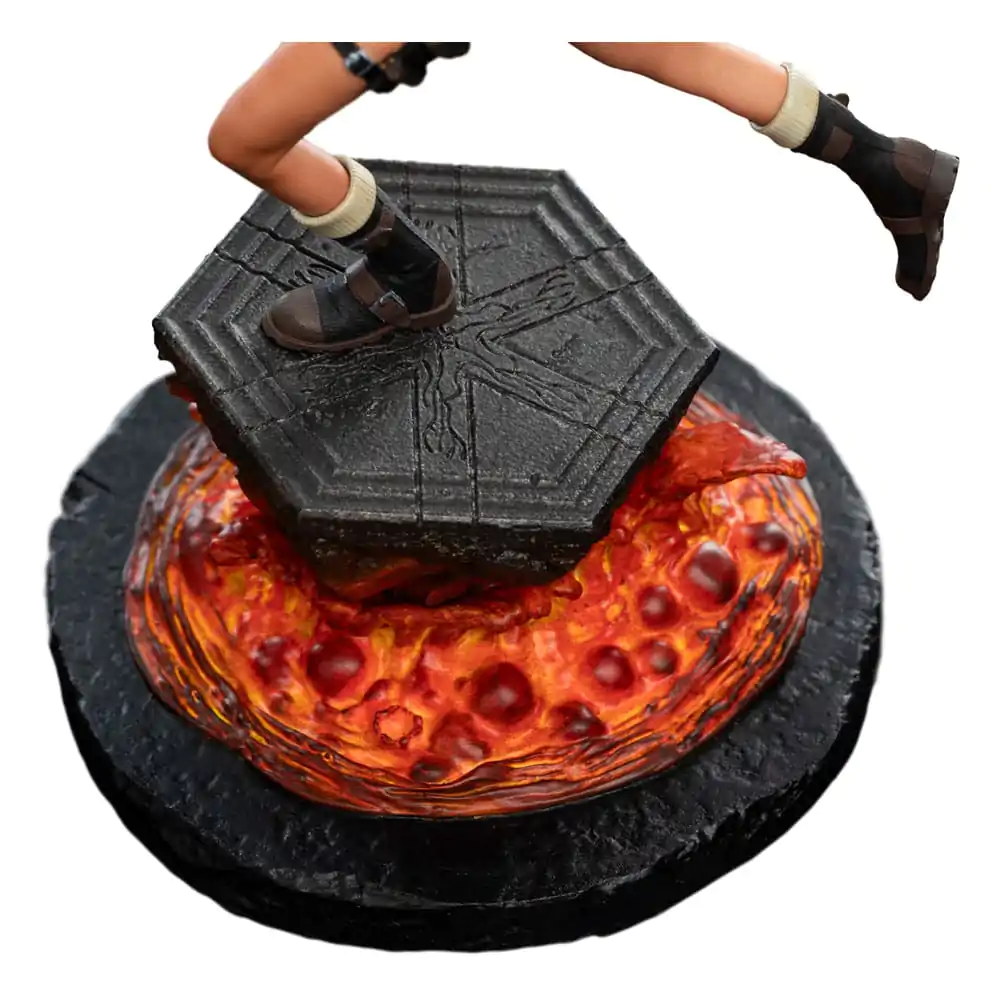 Tomb Raider Mini Soška Lara Croft: The Sanctuary of Flame 18 cm fotografii produktu