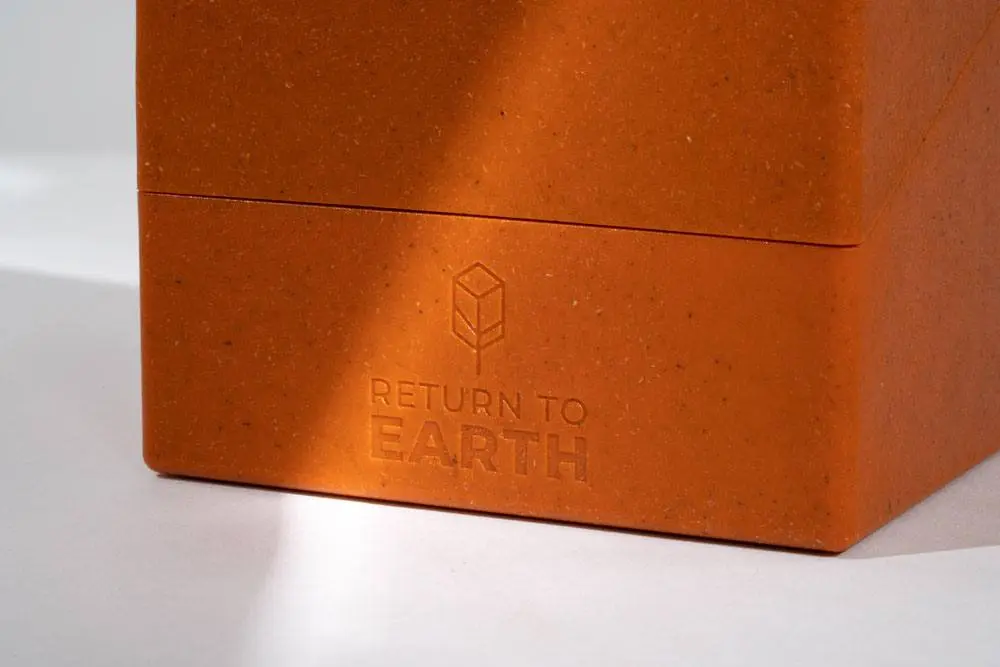 Ultimate Guard Return To Earth Boulder Pouzdro na balíček karet 100+ Standardní Velikost Oranžové fotografii produktu