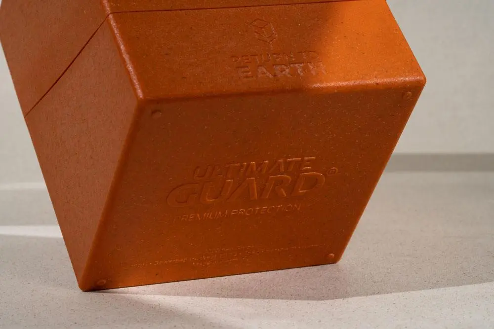 Ultimate Guard Return To Earth Boulder Pouzdro na balíček karet 100+ Standardní Velikost Oranžové fotografii produktu