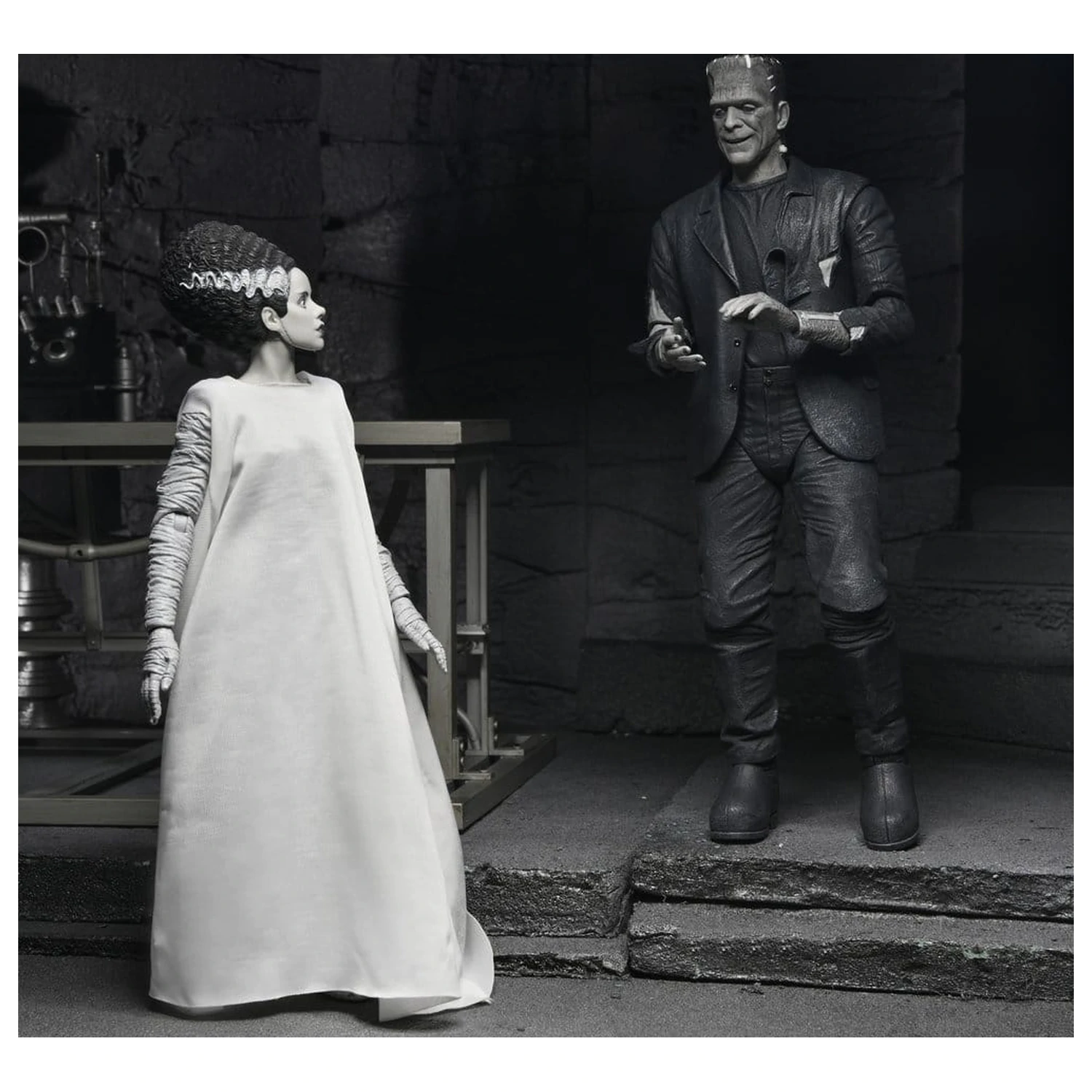 Universal Monsters 2-Pack Akční figurka Bride of Frankenstein 90th Anniversary The Monster & His Mate (B&W) 18 cm fotografii produktu