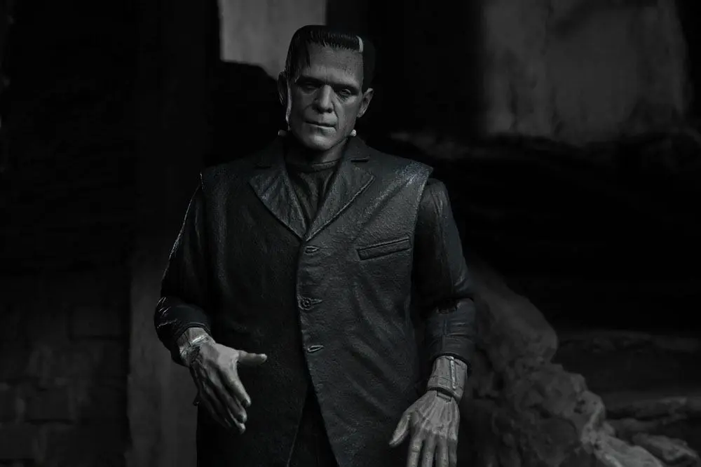 Universal Monsters akční figurka Ultimate Frankenstein's Monster (Black & White) 18 cm fotografii produktu