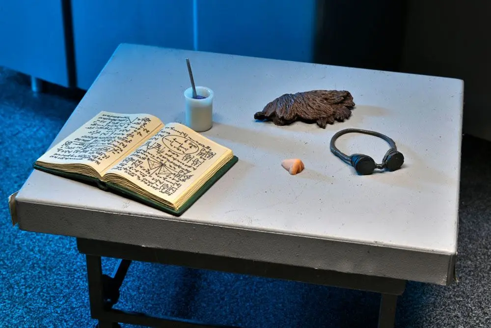 Akční figurka Universal Monsters Ultimate The Invisible Man 18 cm fotografii produktu