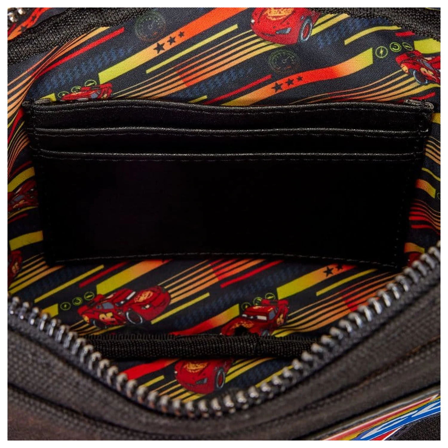 Cars by Loungefly Sling Bag 20th Anniversary Piston Cup fotografii produktu