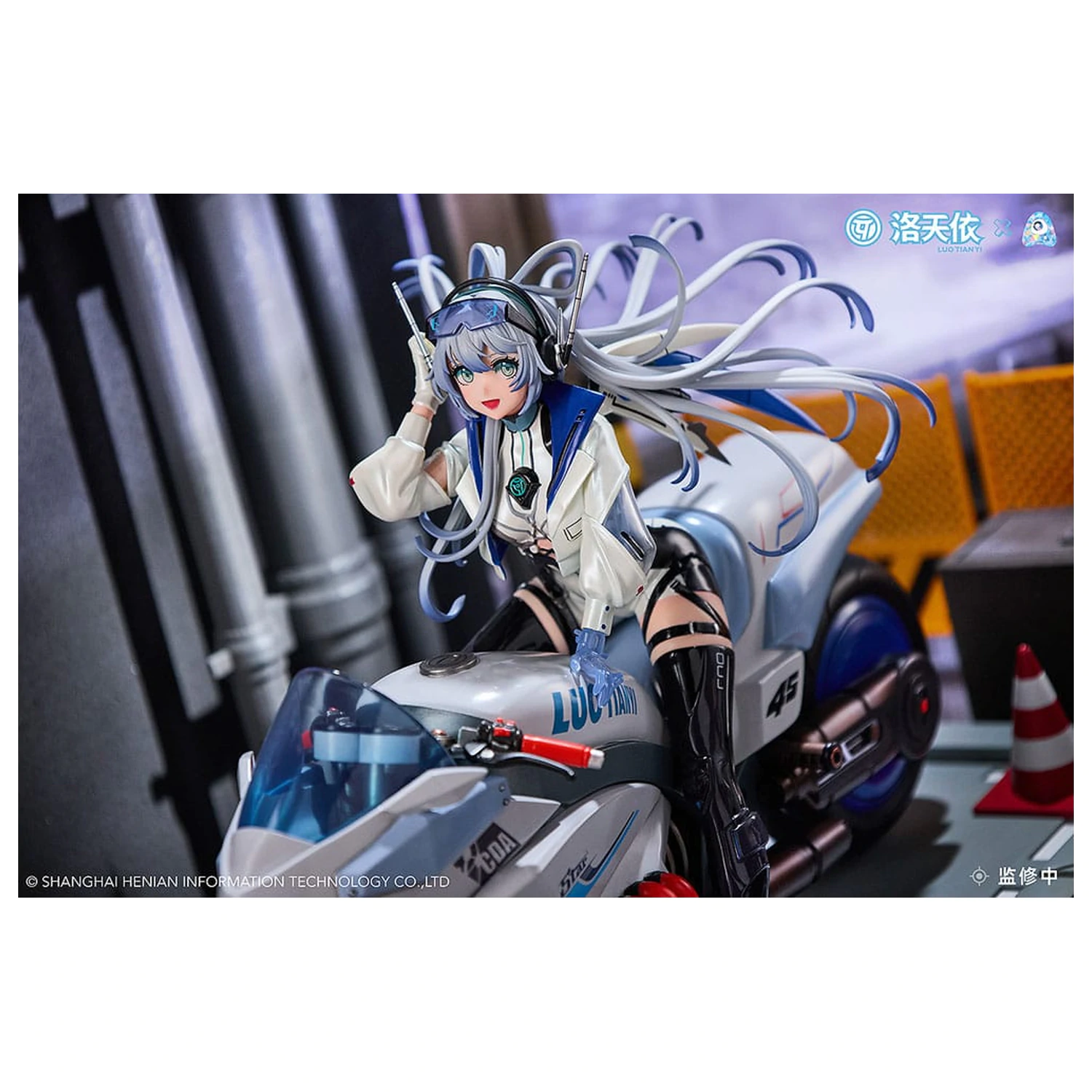 Vsinger PVC Socha 1/7 Vsinger Luo Tianyi Retro-Future Storm Driver Ver. 23 cm fotografii produktu