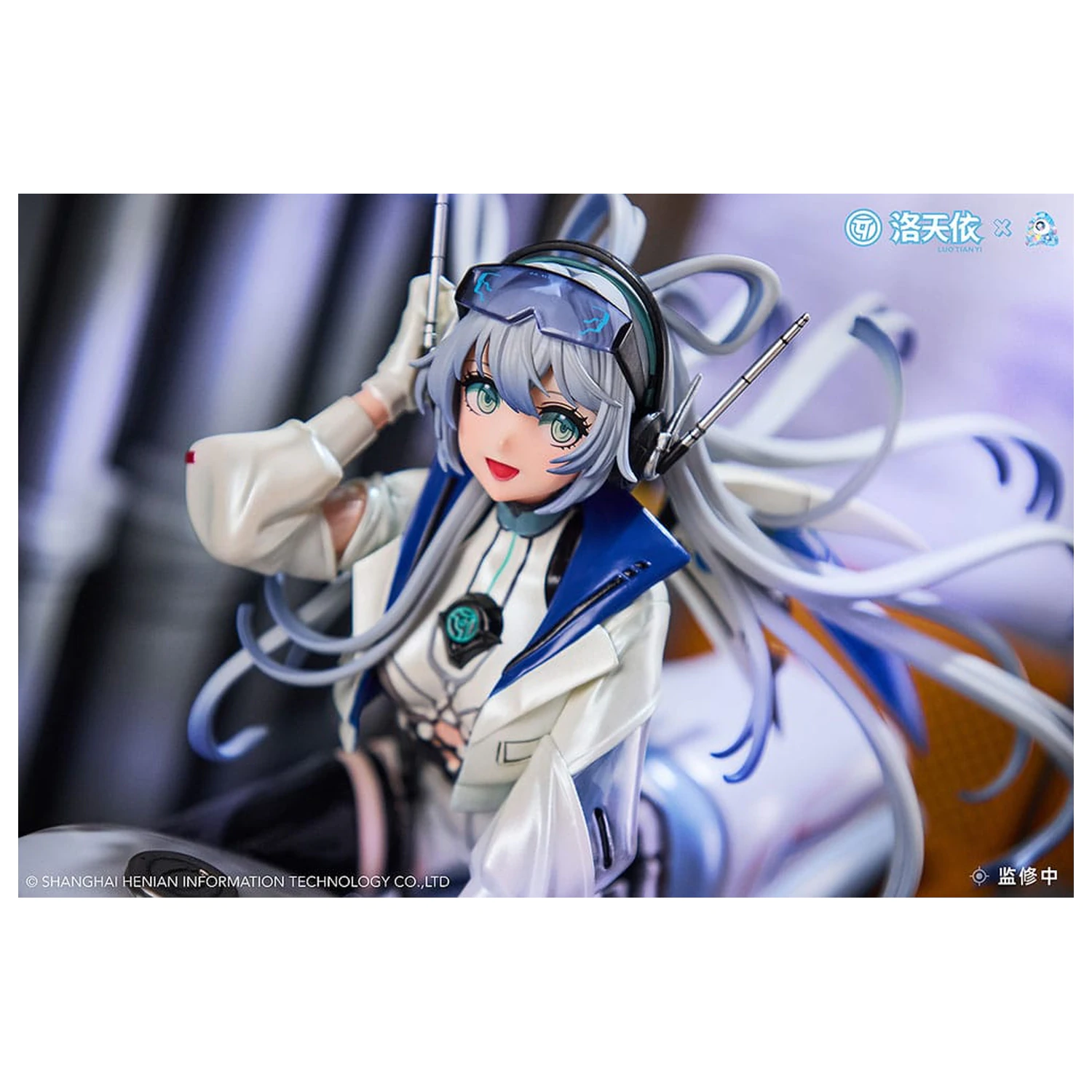 Vsinger PVC Socha 1/7 Vsinger Luo Tianyi Retro-Future Storm Driver Ver. 23 cm fotografii produktu