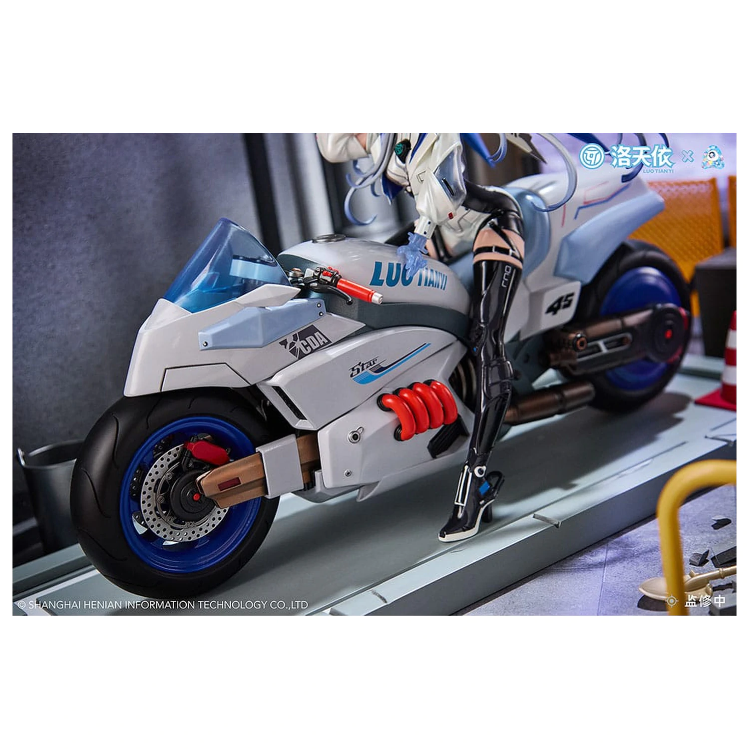 Vsinger PVC Socha 1/7 Vsinger Luo Tianyi Retro-Future Storm Driver Ver. 23 cm fotografii produktu