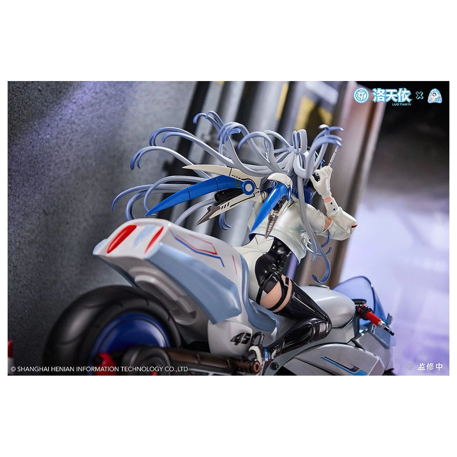 Vsinger PVC Socha 1/7 Vsinger Luo Tianyi Retro-Future Storm Driver Ver. 23 cm fotografii produktu