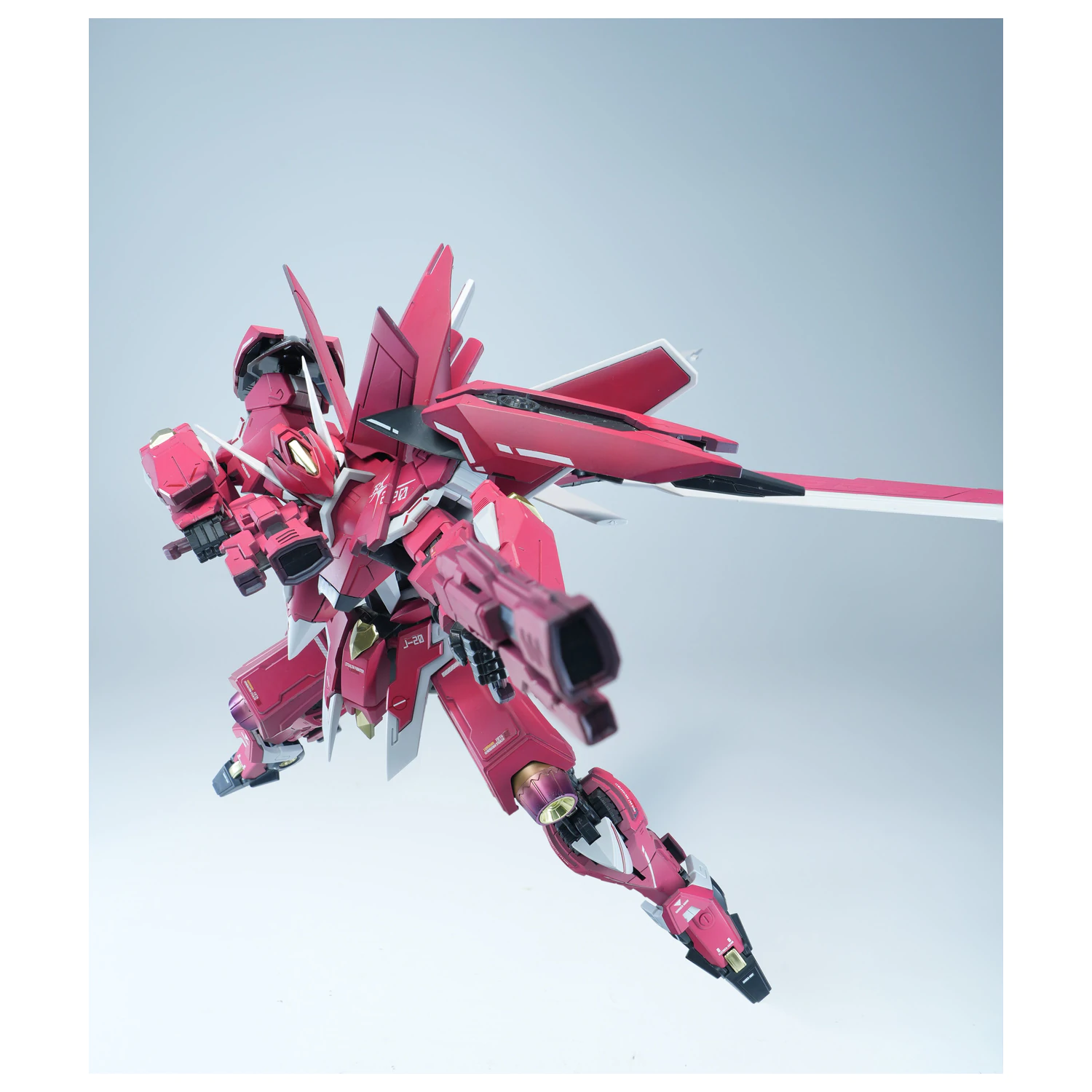 X-PLAY J-20 Cang Wei Crimson Flowing Gold Model Kit 21cm fotografii produktu