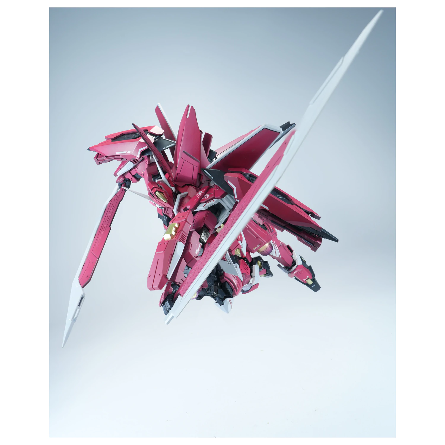 X-PLAY J-20 Cang Wei Crimson Flowing Gold Model Kit 21cm fotografii produktu